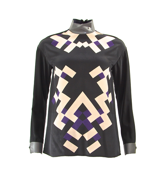 Long-sleeved blouse in black with a pattern