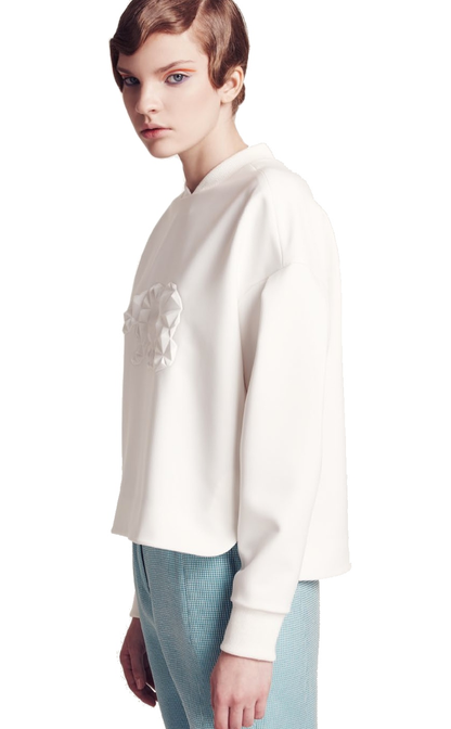 Sweater in white with 3D pattern